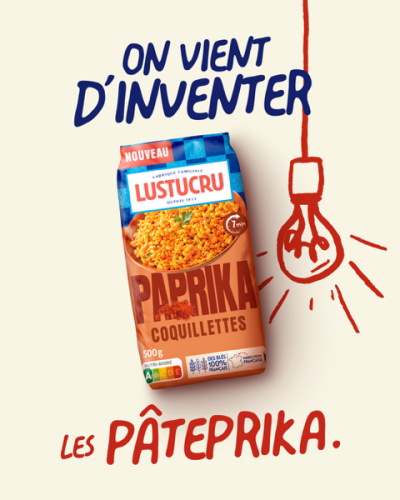 Affiche de la campagne Lustucru signée Foolish dévoilée le 17 juin 2026, accroche manuscrite Couper ses spaghetti ou pas en haut de visuel sur fond crème pâle, paquet vertical de Spaghetti courts Lustucru posé au centre avec étiquette papier kraft et liseré bleu marine, dizaines de spaghettis rouges esquissés à la main à la manière de coups de crayon autour du paquet, signature manuscrite On a tranché en bas, ambiance complice et populaire