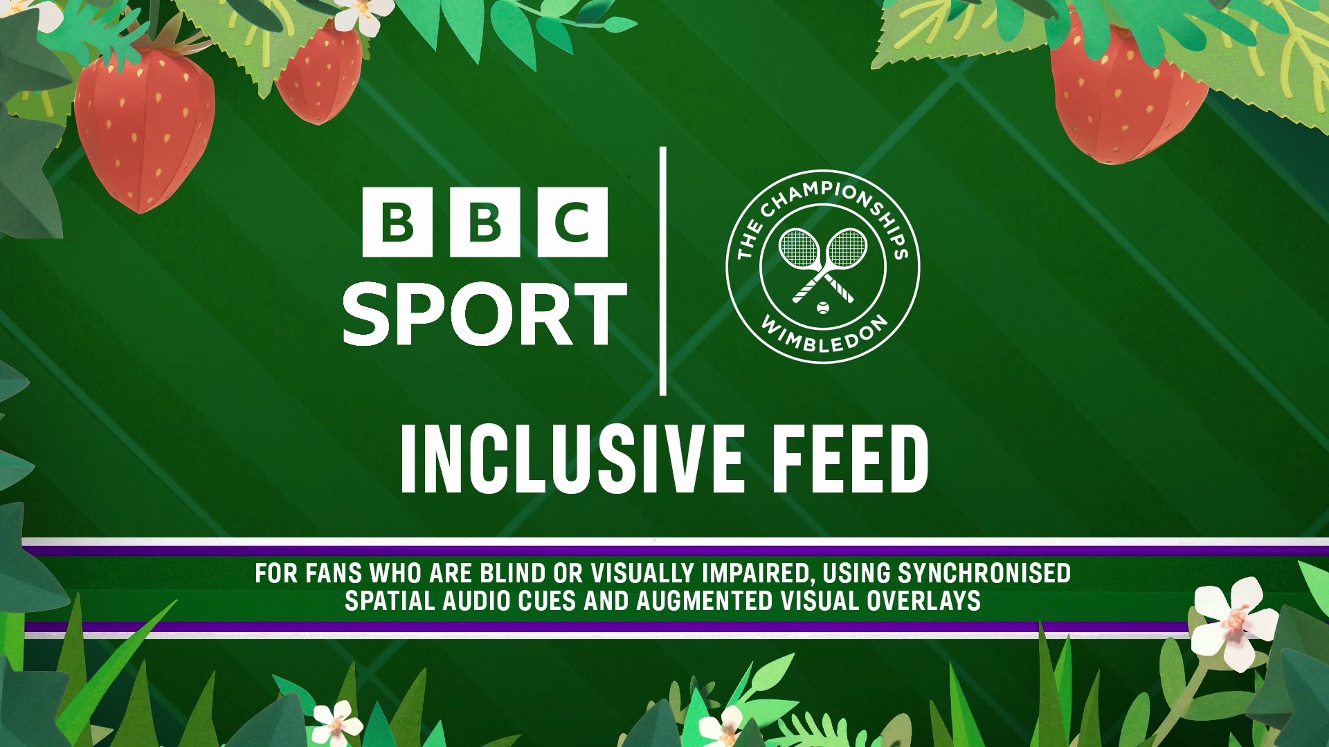 Carte de présentation graphique de la fonctionnalité Inclusive Feed diffusée sur BBC iPlayer pendant Wimbledon 2026, fond vert émeraude dégradé rappelant l'herbe du Centre Court avec un motif diagonal en filigrane, logos blancs alignés au centre de la BBC Sport à gauche et du tournoi The Championships Wimbledon à droite séparés par un trait vertical fin, gros bandeau blanc INCLUSIVE FEED en majuscules sans-serif sous les logos, ligne violette Wimbledon bordée en bas contenant la mention For fans who are blind or visually impaired using synchronised spatial audio cues and augmented visual overlays, décors papercraft de fraises rouges à graines jaunes et feuilles vertes stylisées en haut à gauche à droite et en bas, esthétique summer festif et éditorial